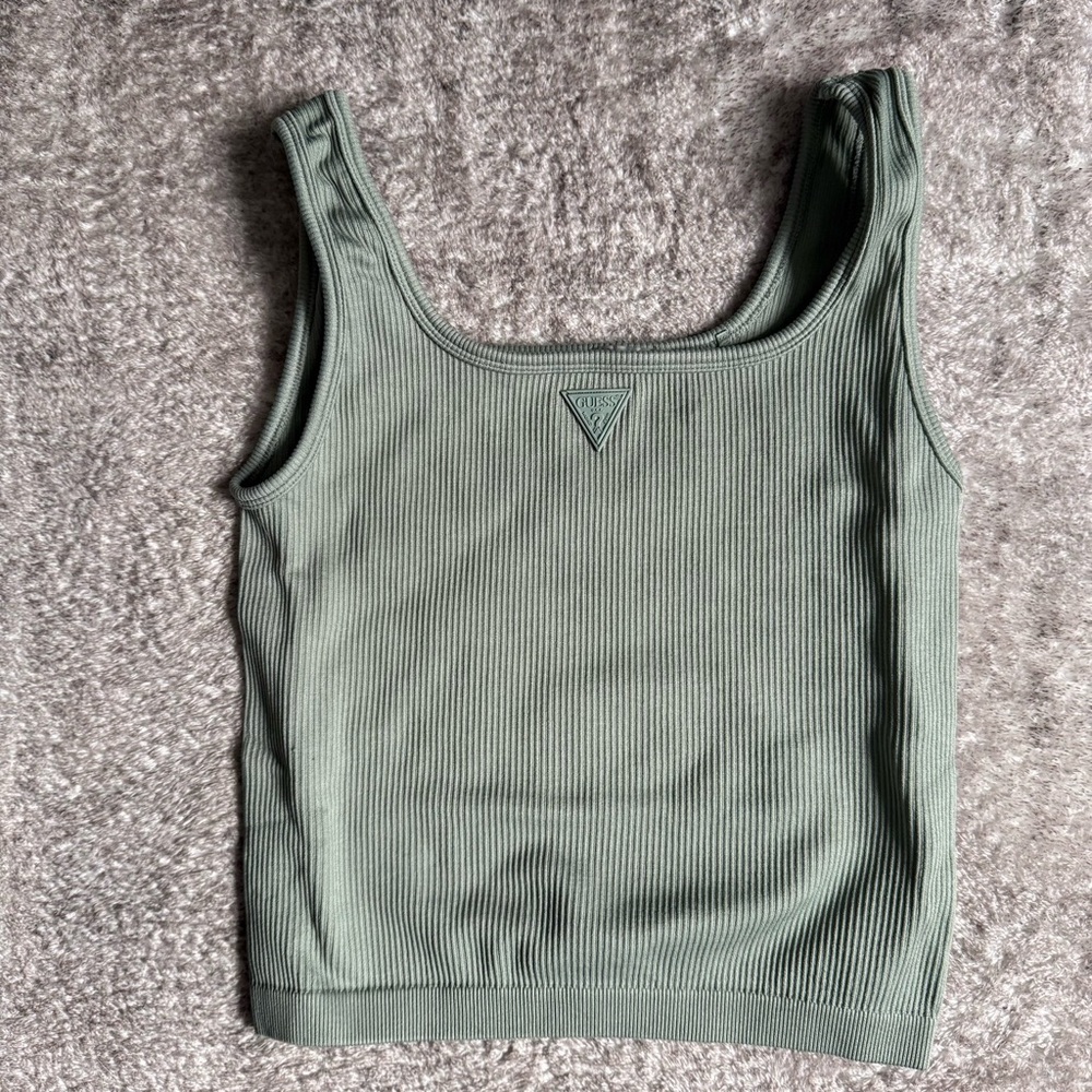 Guess Sara Seamless Dusty Fern 3 pcs set (Cropped Tank Top, Shorts and Jacket) - Picture 4 of 7